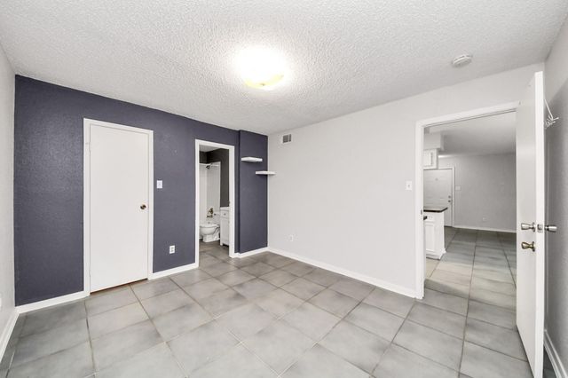 2750 Holly Hall Street 911, Houston, TX 77054