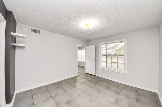 2750 Holly Hall Street 911, Houston, TX 77054