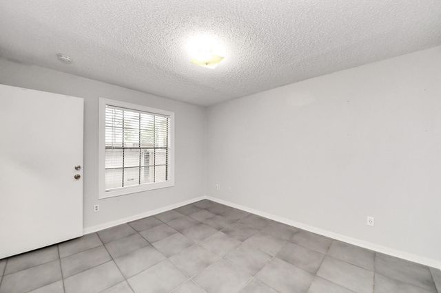 2750 Holly Hall Street 911, Houston, TX 77054
