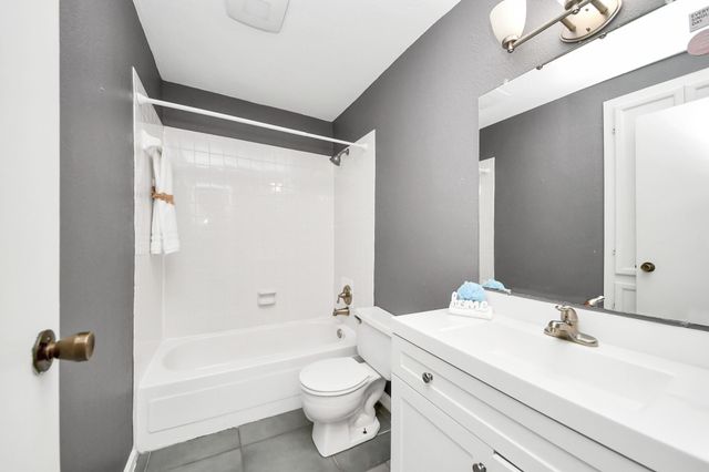 2750 Holly Hall Street 911, Houston, TX 77054