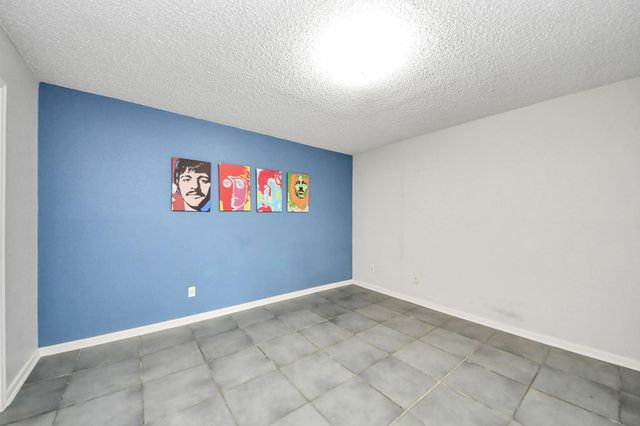 2750 Holly Hall Street 911, Houston, TX 77054