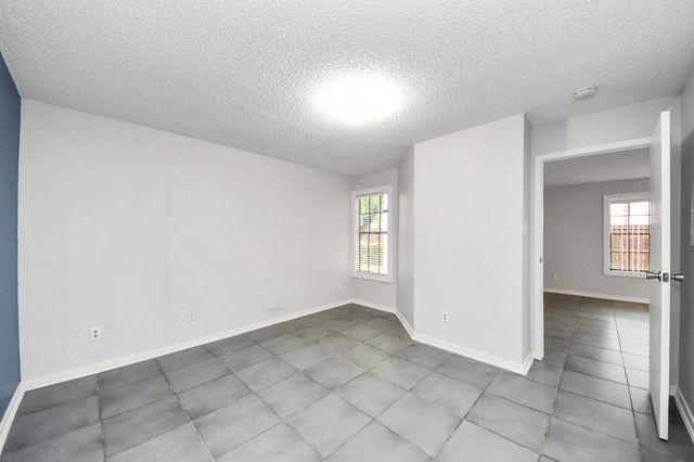 2750 Holly Hall Street 911, Houston, TX 77054