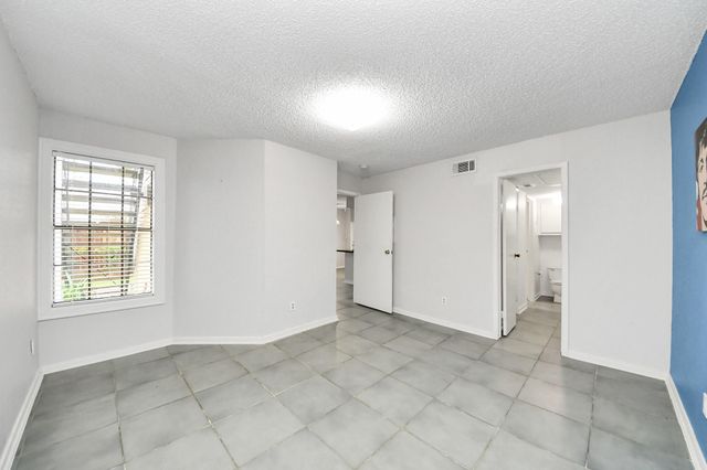 2750 Holly Hall Street 911, Houston, TX 77054