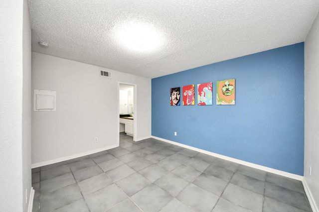 2750 Holly Hall Street 911, Houston, TX 77054
