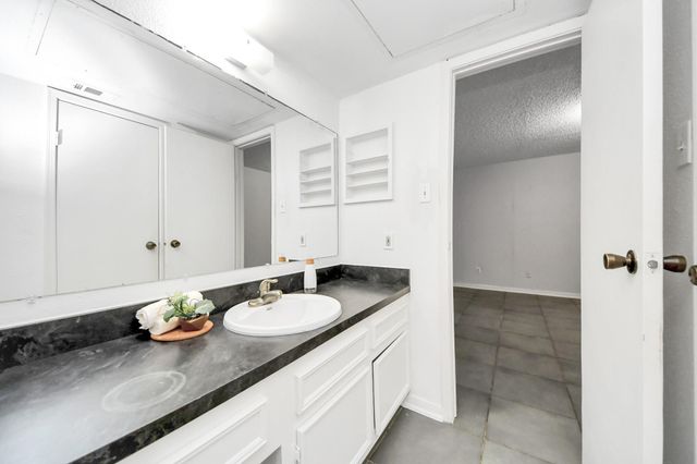 2750 Holly Hall Street 911, Houston, TX 77054