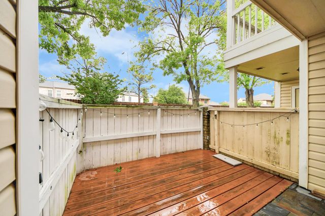 2750 Holly Hall Street 911, Houston, TX 77054