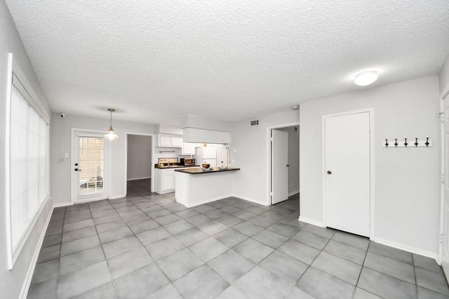 2750 Holly Hall Street 911, Houston, TX 77054