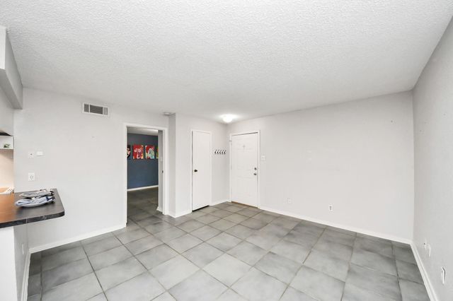 2750 Holly Hall Street 911, Houston, TX 77054
