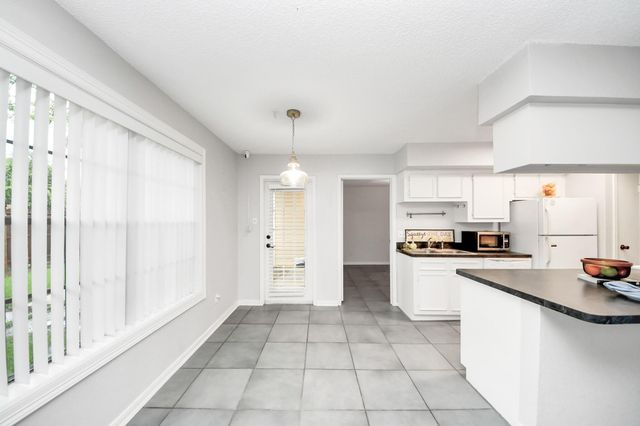 2750 Holly Hall Street 911, Houston, TX 77054