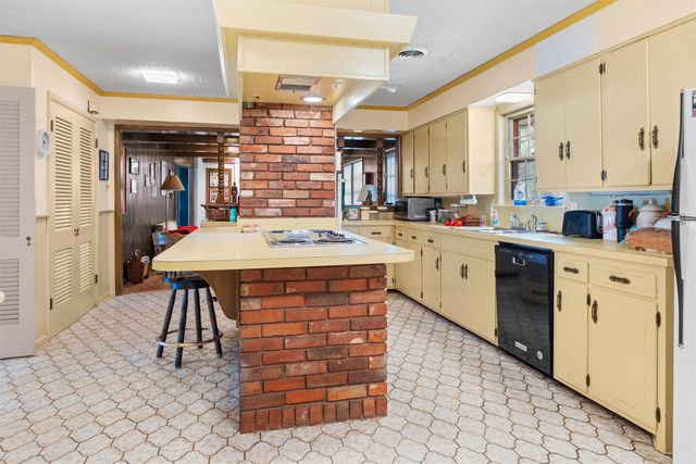 1716 Jacqueline Court, Fort Worth, TX 76112