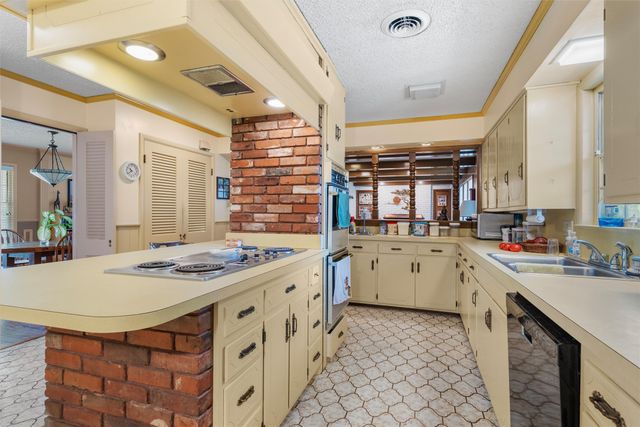 1716 Jacqueline Court, Fort Worth, TX 76112