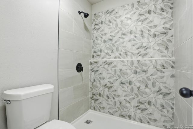 6719 Country Field, San Antonio, TX 78240