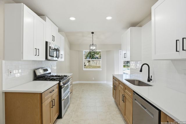 6719 Country Field, San Antonio, TX 78240