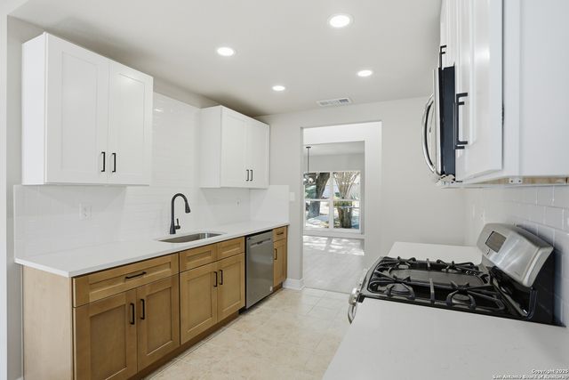 6719 Country Field, San Antonio, TX 78240