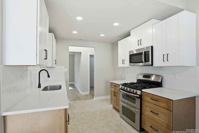 6719 Country Field, San Antonio, TX 78240