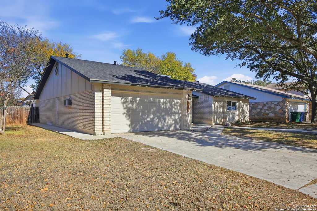 6719 Country Field, San Antonio, TX 78240