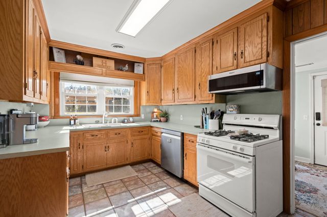 12489 Round O Road, Round O, SC 29474