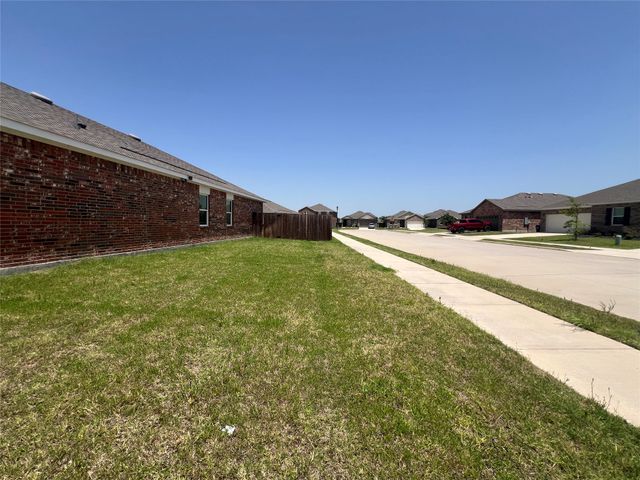 794 Yorkshire Drive, Lavon, TX 75166