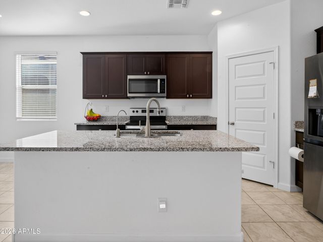 38135 W CANNATARO Lane, Maricopa, AZ 85138