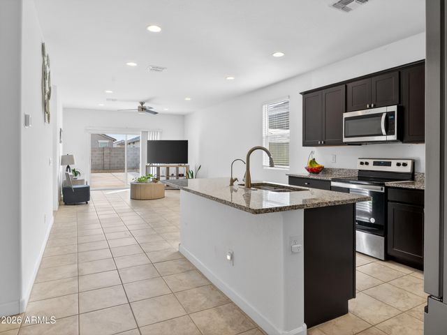 38135 W CANNATARO Lane, Maricopa, AZ 85138