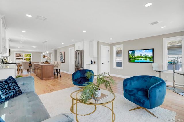 710 Franklin Avenue, Massapequa, NY 11758