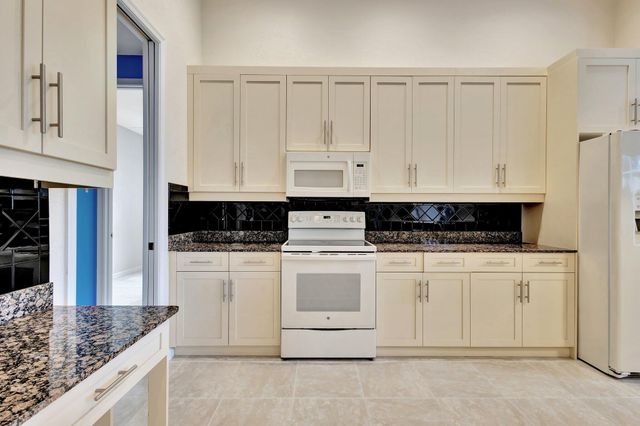 5266 Landon Circle, Boynton Beach, FL 33437