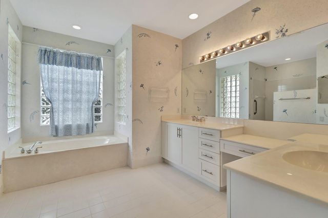 5266 Landon Circle, Boynton Beach, FL 33437