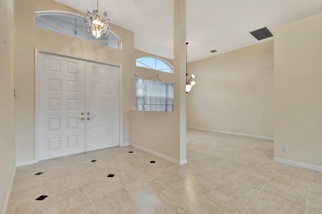 5266 Landon Circle, Boynton Beach, FL 33437
