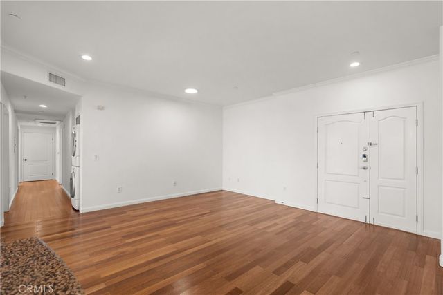 949 S Manhattan Place 203, Los Angeles, CA 90019