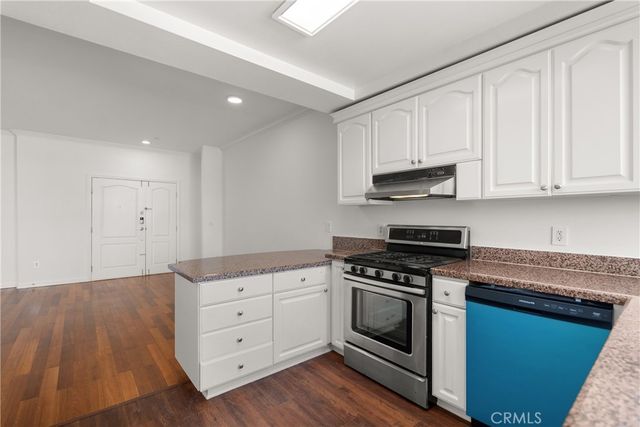 949 S Manhattan Place 203, Los Angeles, CA 90019