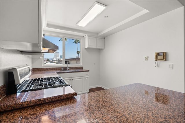949 S Manhattan Place 203, Los Angeles, CA 90019