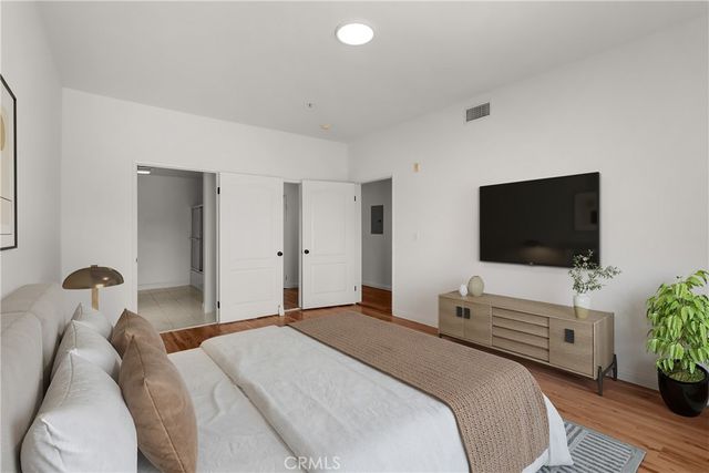 949 S Manhattan Place 203, Los Angeles, CA 90019