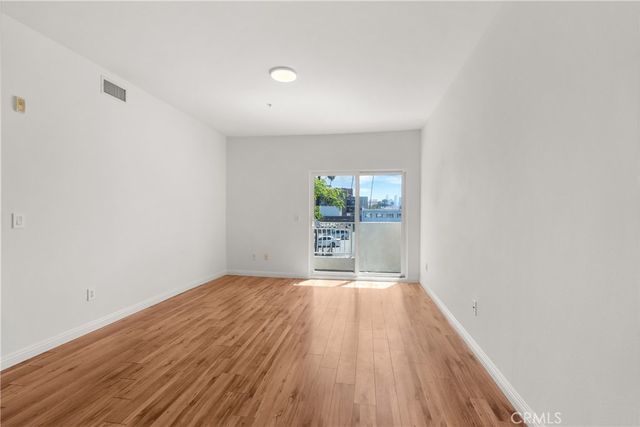 949 S Manhattan Place 203, Los Angeles, CA 90019