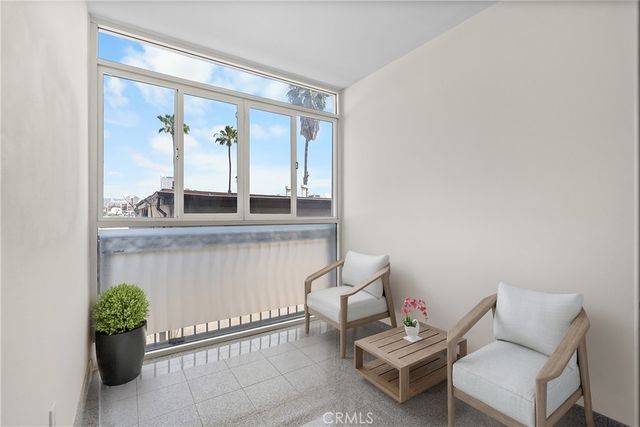 949 S Manhattan Place 203, Los Angeles, CA 90019
