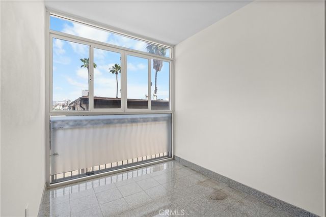 949 S Manhattan Place 203, Los Angeles, CA 90019