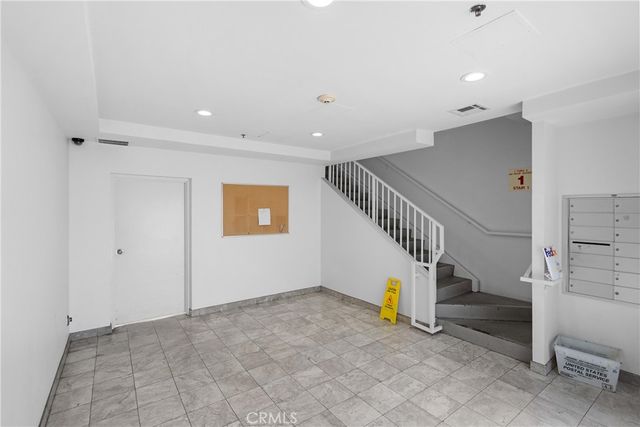 949 S Manhattan Place 203, Los Angeles, CA 90019