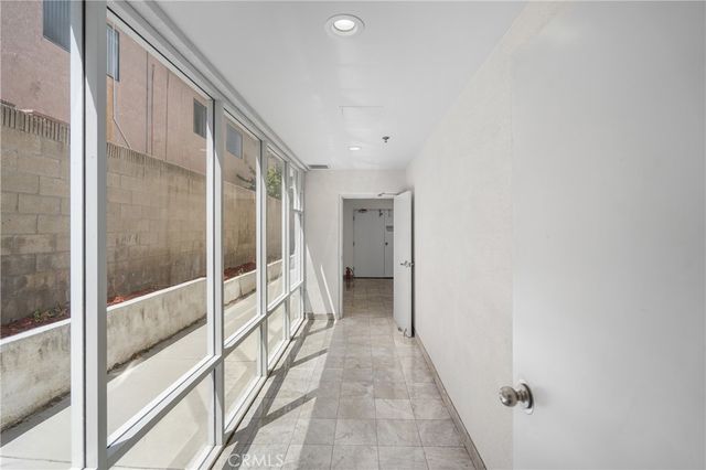949 S Manhattan Place 203, Los Angeles, CA 90019