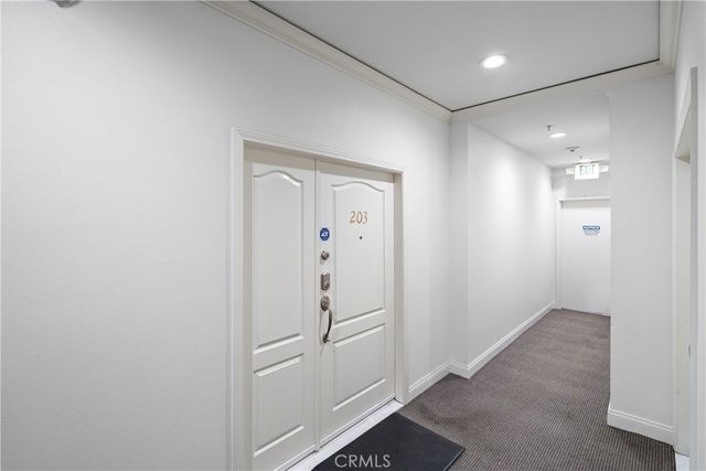 949 S Manhattan Place 203, Los Angeles, CA 90019
