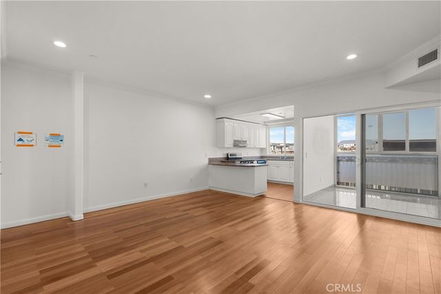 949 S Manhattan Place 203, Los Angeles, CA 90019