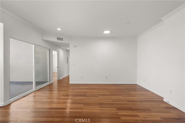 949 S Manhattan Place 203, Los Angeles, CA 90019