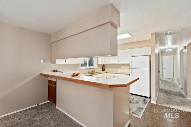 2804 Hillcrest Ln, Caldwell, ID 83605