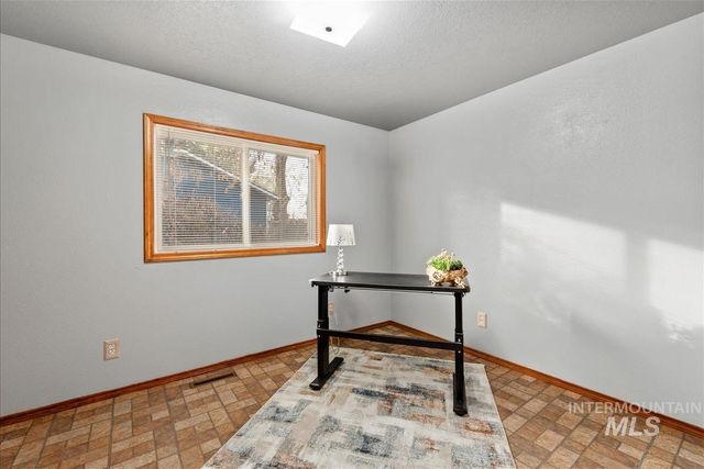 2804 Hillcrest Ln, Caldwell, ID 83605