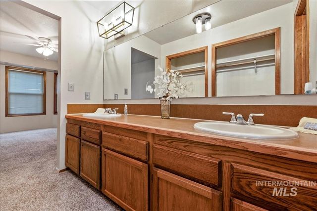 2804 Hillcrest Ln, Caldwell, ID 83605