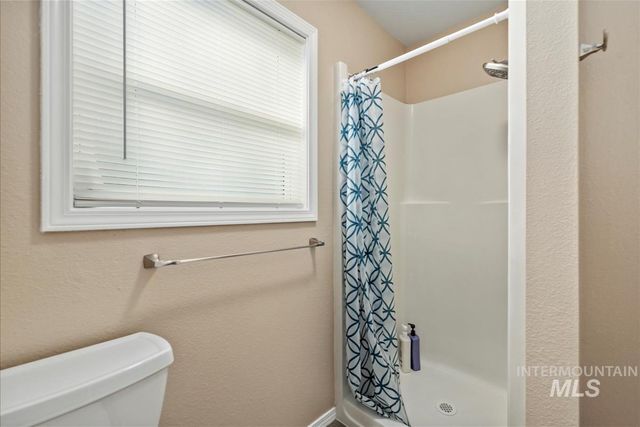 2804 Hillcrest Ln, Caldwell, ID 83605