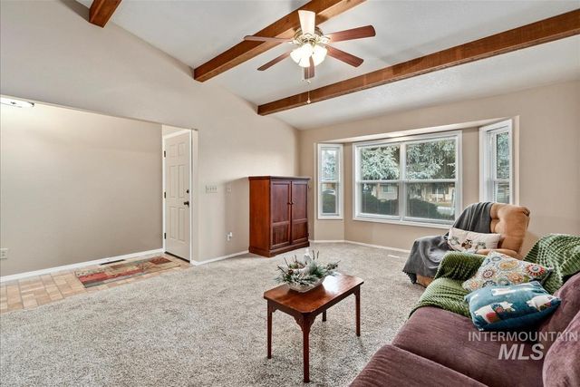 2804 Hillcrest Ln, Caldwell, ID 83605