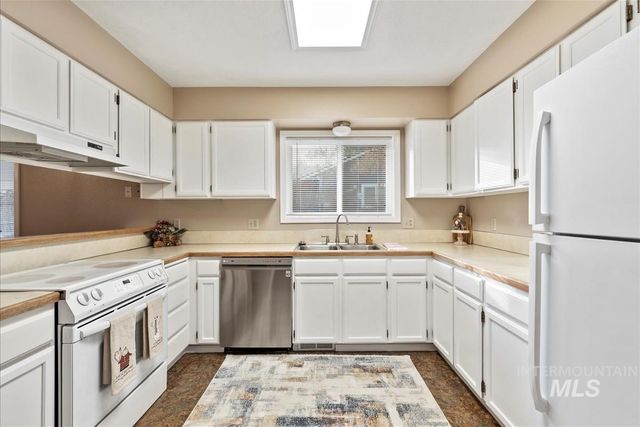 2804 Hillcrest Ln, Caldwell, ID 83605