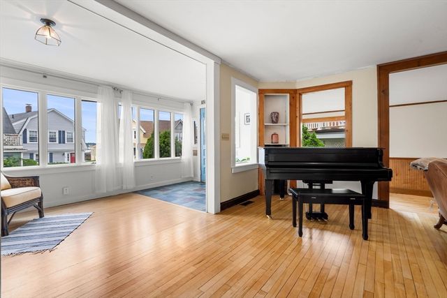 95 Bay View Ave, Salem, MA 01970