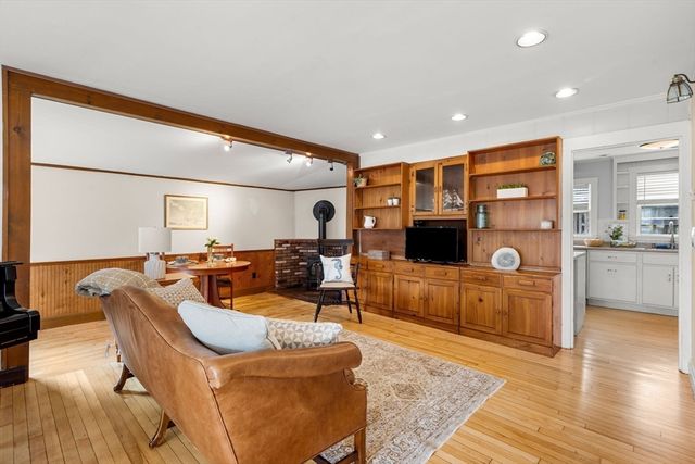 95 Bay View Ave, Salem, MA 01970