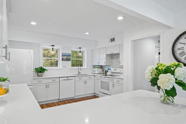 255 ANDREW WAY RD, Collierville, TN 38017