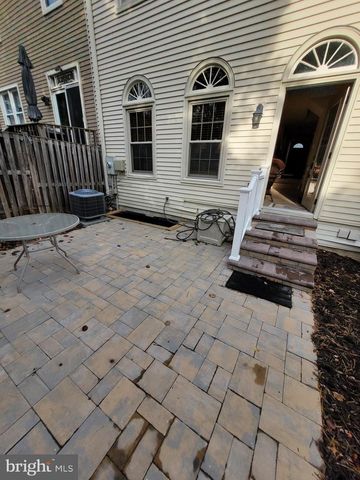 7520 AMESBURY CT, Alexandria, VA 22315